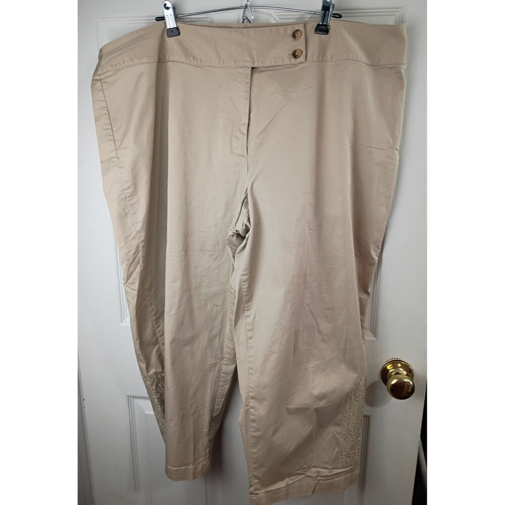 Avenue Woman 22 Khaki Capri Pant Flat front Floral Leg Design casual comfort